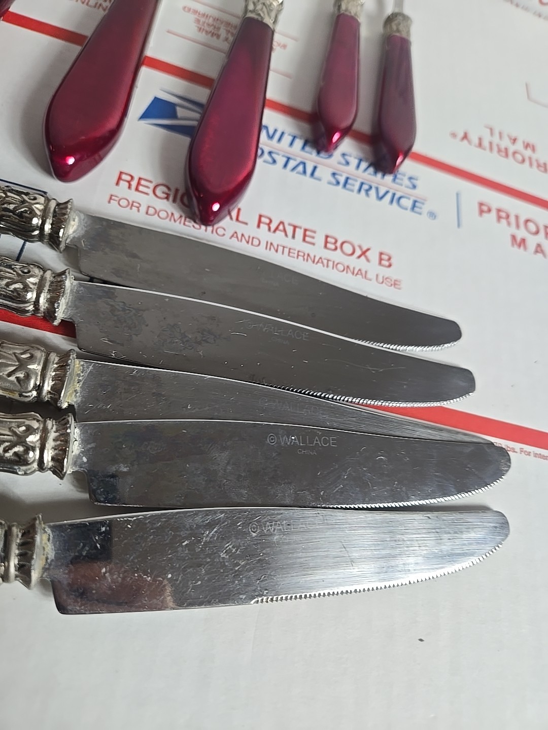 Wallace 18/10 Stainless Flatware 11 Pieces, St Moritz Pearlized Red-Pink