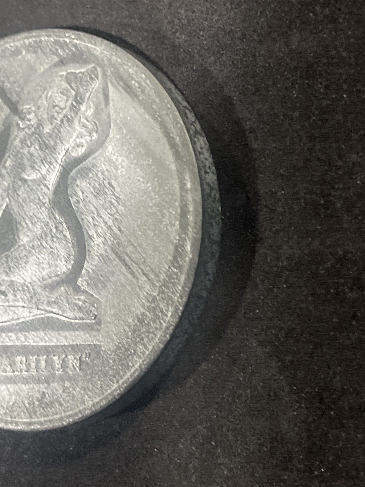 Marilyn Monroe 1975 Calender Coin Pewter