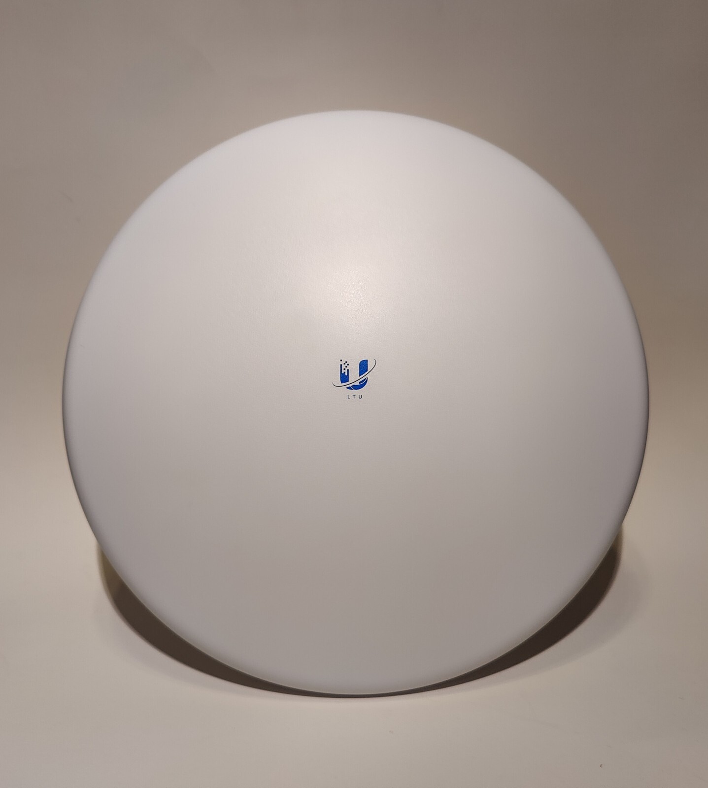 UBIQUITI LTU Pro - 5GHz - Ptmp - CPE - OPEN BOX (no cable/mounting). Not used.