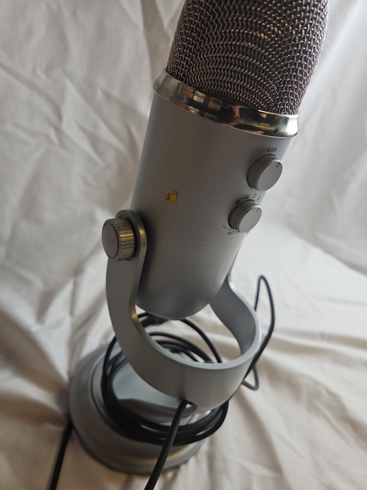 Blue Yeti Professional USB White Recording Microphone with Shock Mount #DRW4