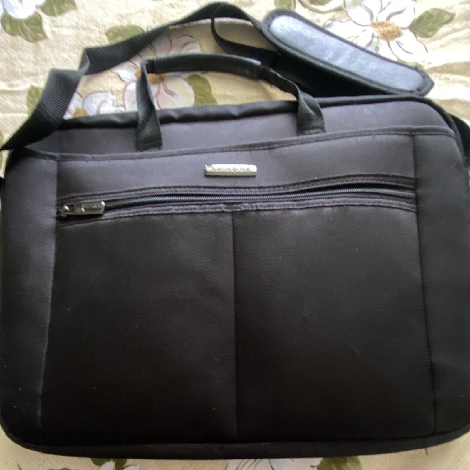 Samsonite Black Nylon Padded Laptop Shoulder/Messenger Bag Solid Universal