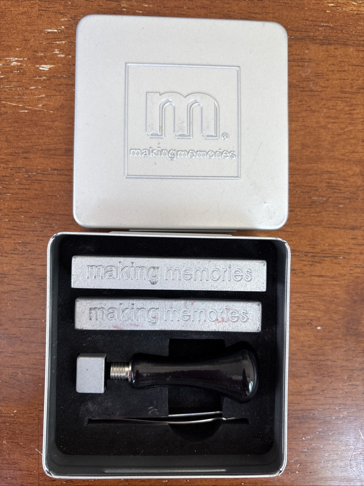 Making Memories 5 Piece MAGNETIC METAL Tool Kit in Metal Tin