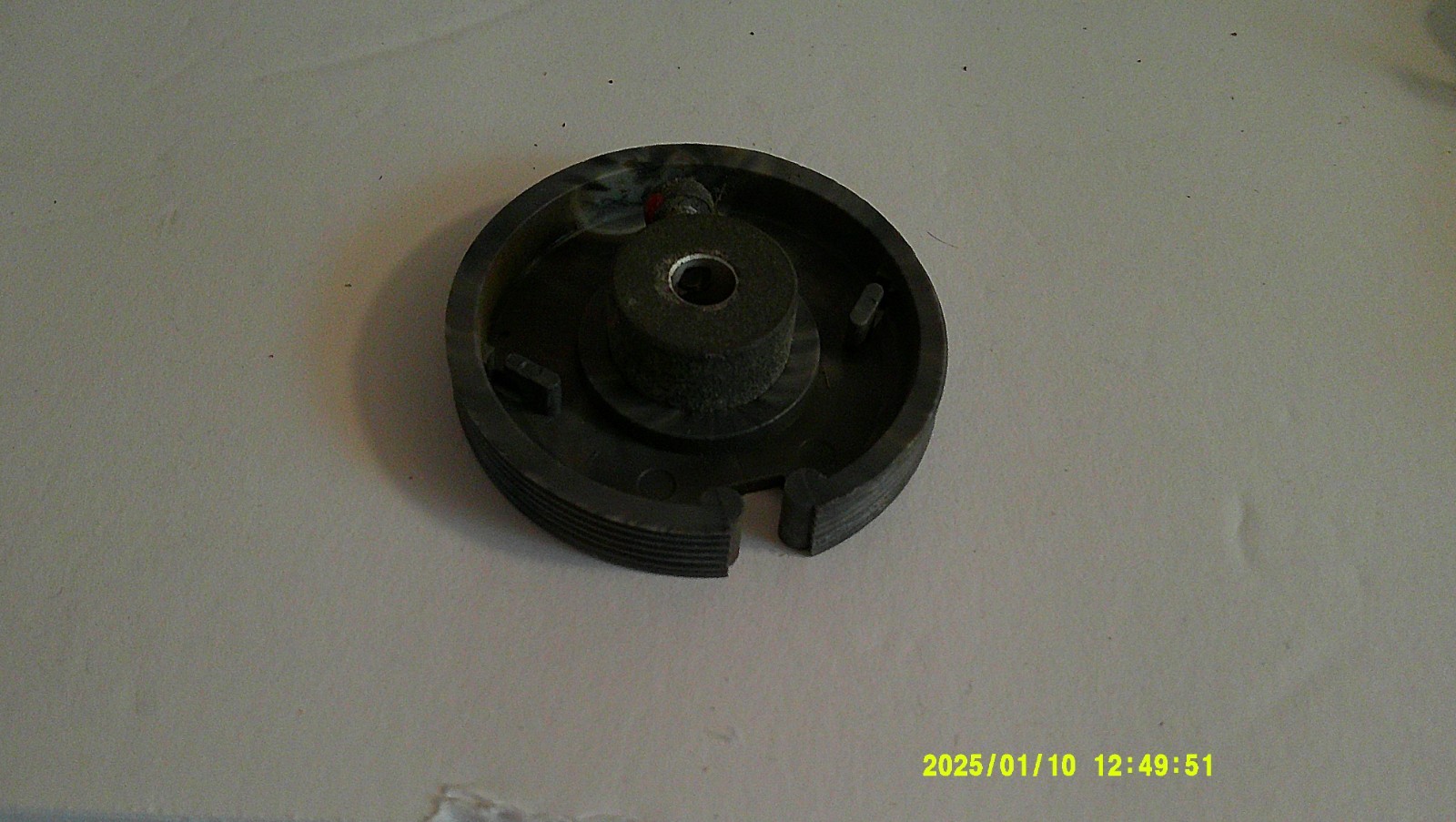 Grundig Model 2260U Tube Radio  Dial Cord Pulley (1)