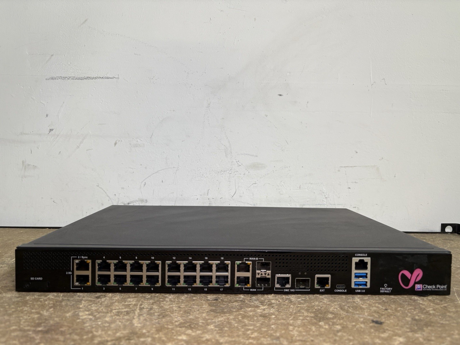Check Point V-83 SG1800 Security Firewall Gateway Router