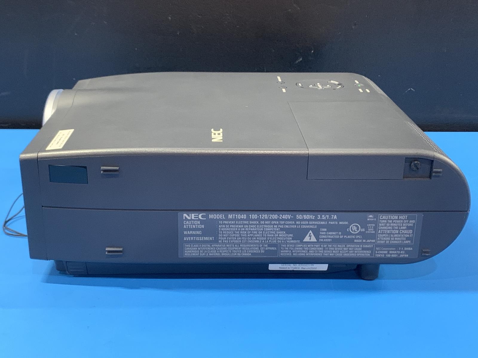NEC MultiSync MT1040 LCD Projector W/ Power Cord Lamp Hours 977