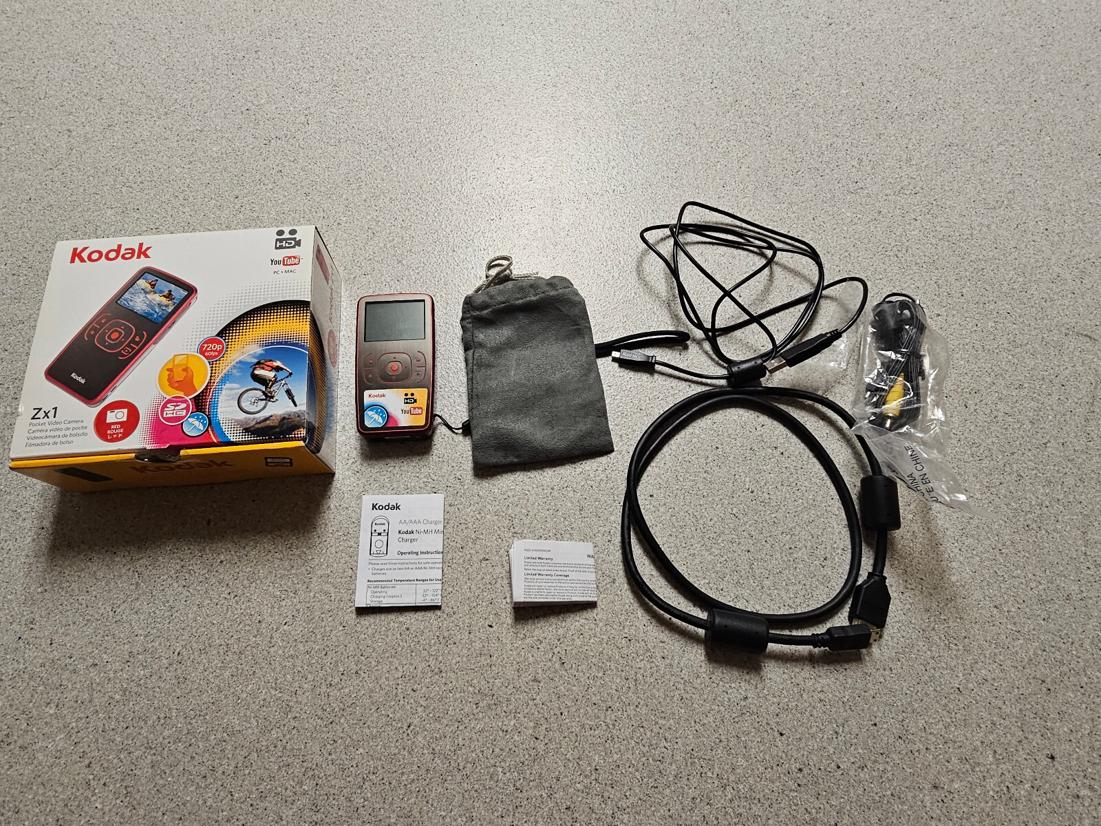 Kodak Zx1 Pocket Video Camera-HD YOUTUBE-PC-MAC-RED ROUGE COLOR. CIB