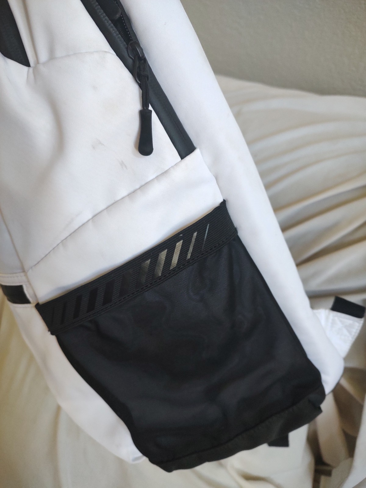 OAKLEY WHITE/ BLACK NYLON LARGE BACKPACK