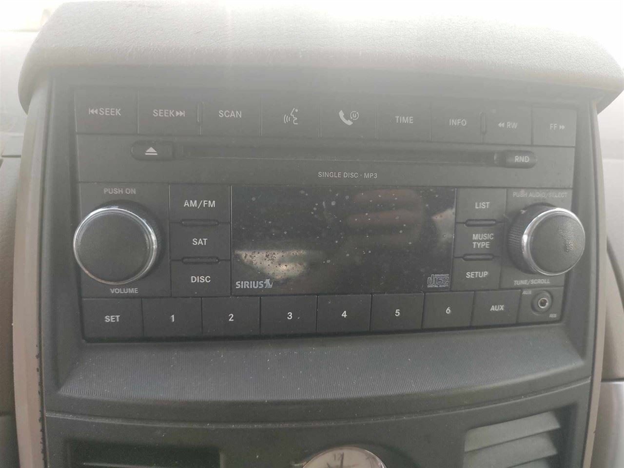 TOWN COUN 2008 Glove Box 18942