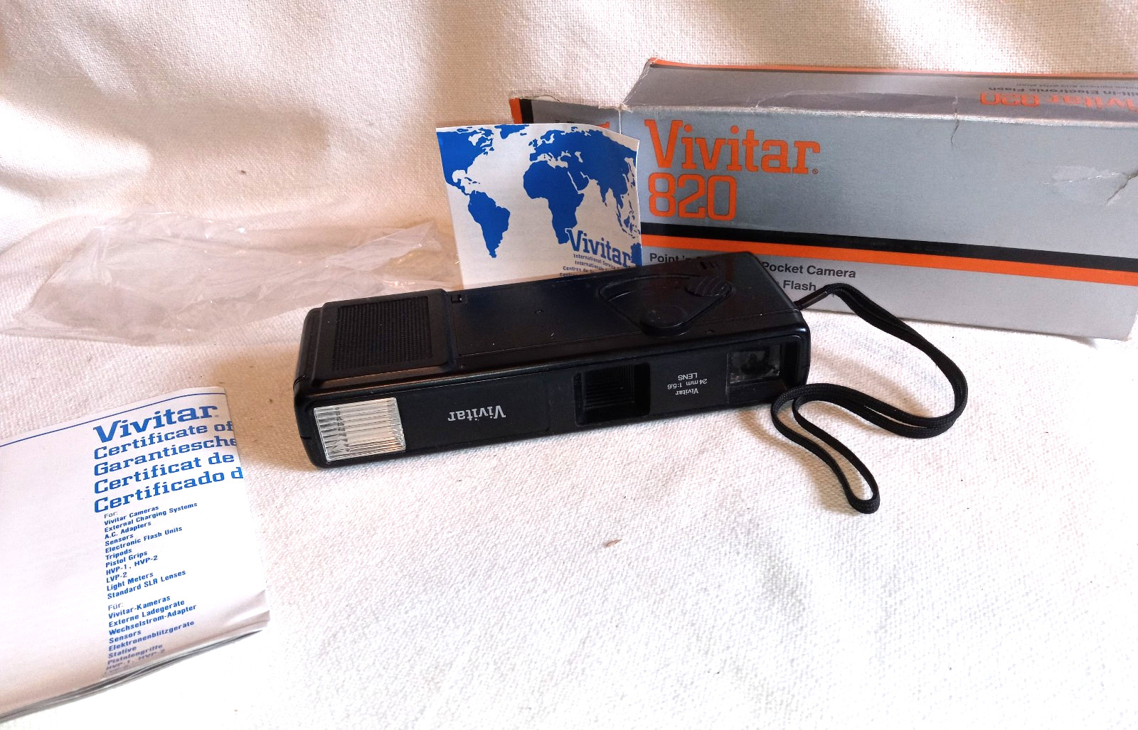 Vivitar 820 Point N Shoot  110  pocket  Camera with built-in electronic flash