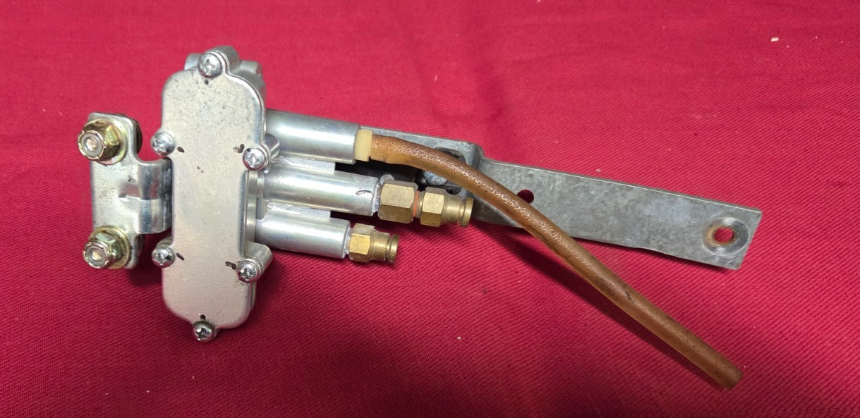 WORLD AMERICA:  WA90054007   HEIGHT CONTROL VALVE