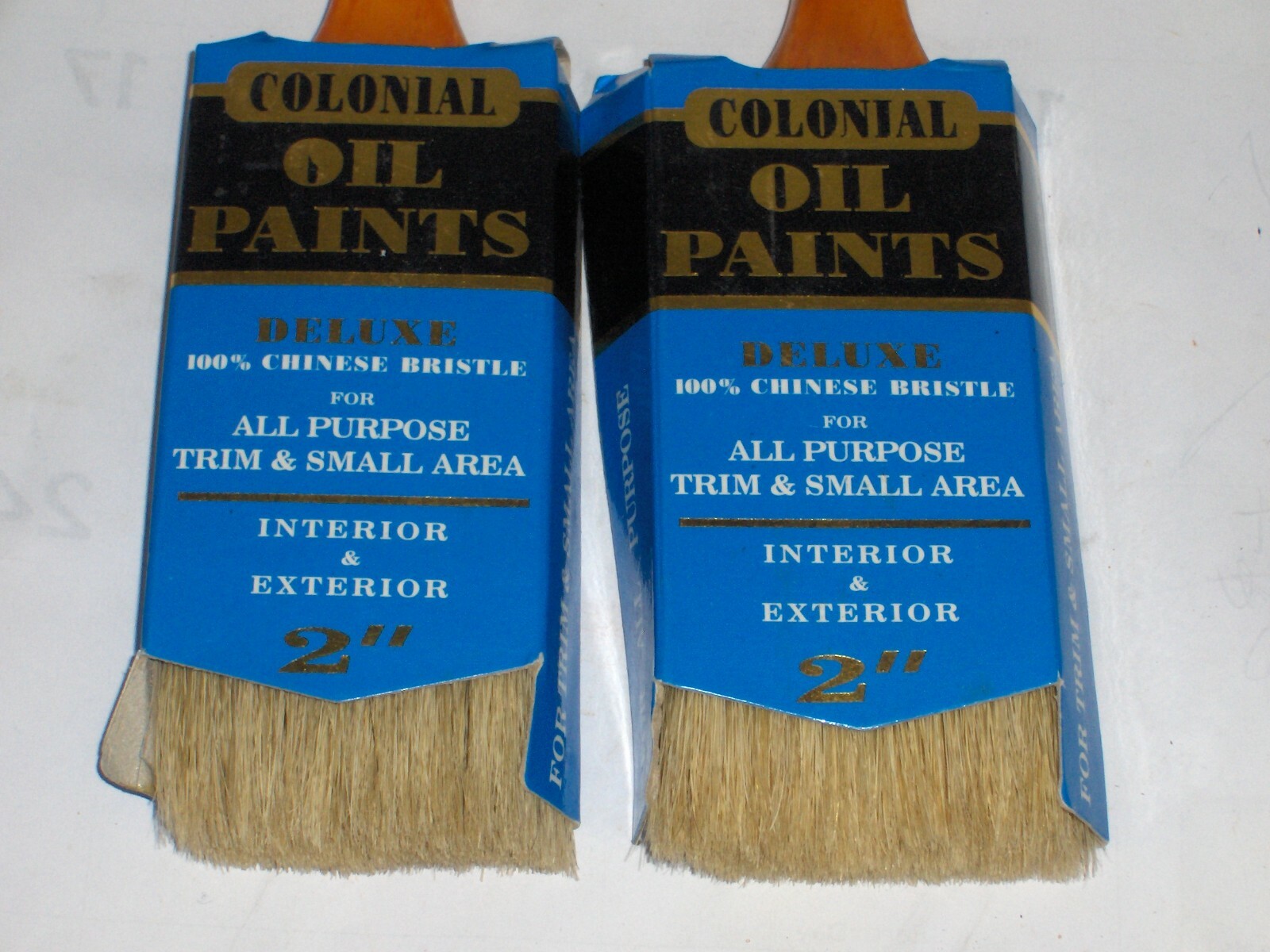 Assorted sizes of paint brushes