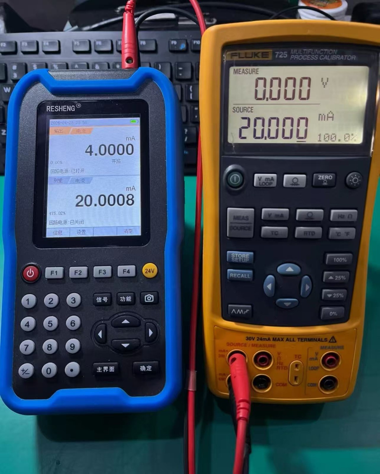 FLUKE 725 MULTIFUNCTION PROCESS CALIBRATOR W/ LEADS & CLIPS FREE SHIPPING TESTED