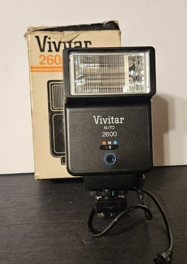 Vivitar Auto 2600 Auto Electronic Flash For Camera Locking Mounting Foot