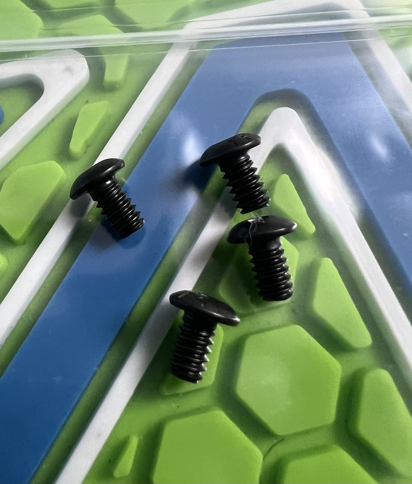 SMART PARTS SHOCKER SFT/ NXT/ NERVE GRIP BLACKOUT SCREWS- SET OF (4) SHORT-BLACK