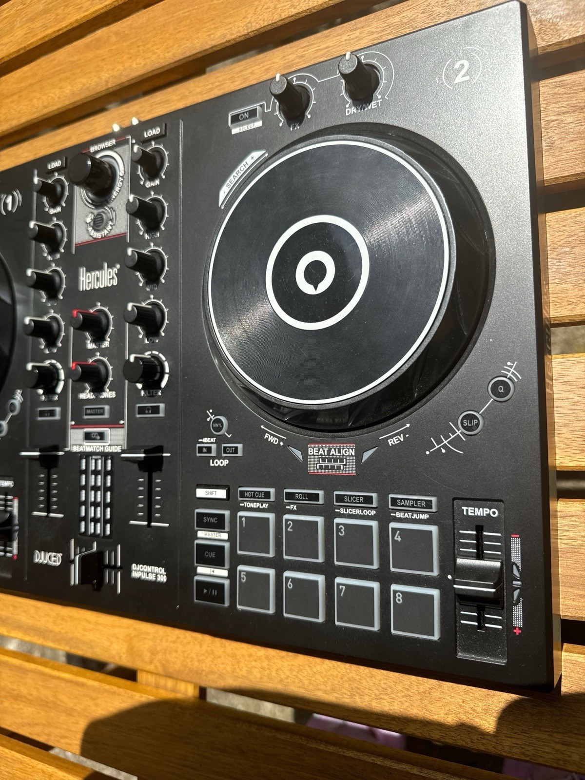 Hercules Inpulse 300 DJ Console (Windows-Mac usb serato-djuced)