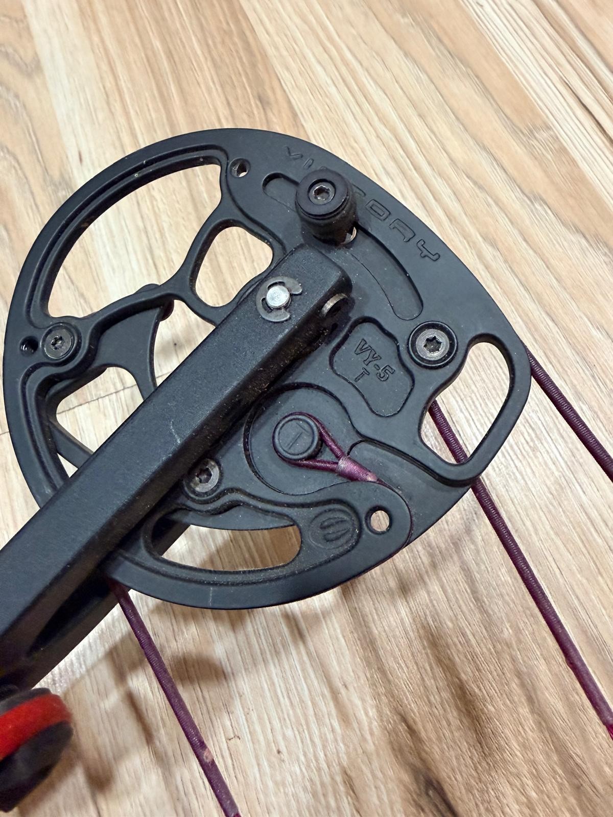 Compound Hunting Bow elite victory 60 lbs cable 44 5/8 string 63 1/8