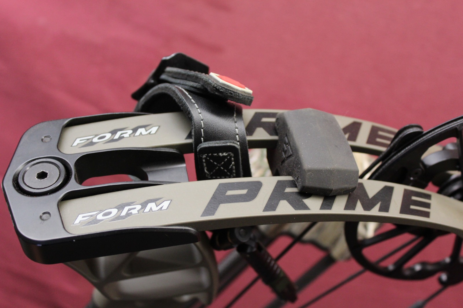 Prime Form 34 Compound Bow (RH) with Sight/Quiver/Stabilizer/Release