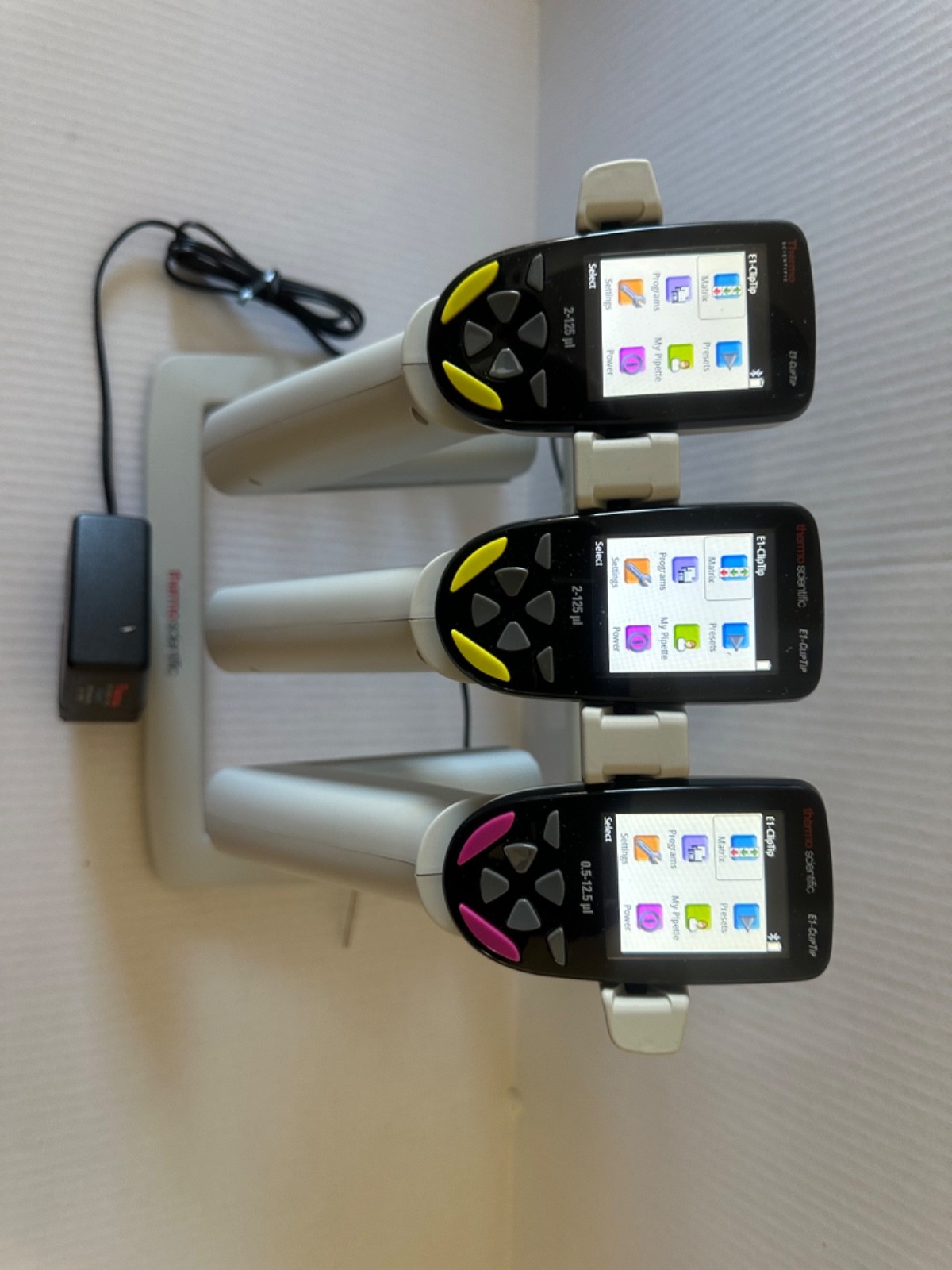 E1-clipTip 16-ch 0.5-12.5ul, 2-125ul, 2-125 with charging stand BT Thermo Scient