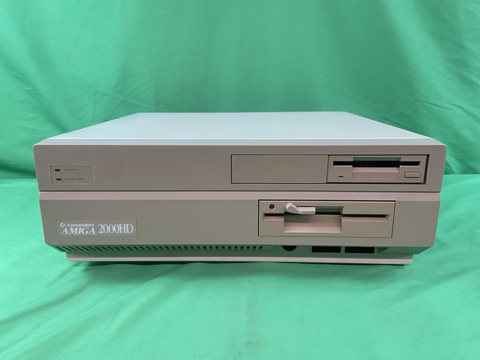Commodore Amiga A2000 A2000HD/1 - Powers On/No Hard Drive- Great Condition!