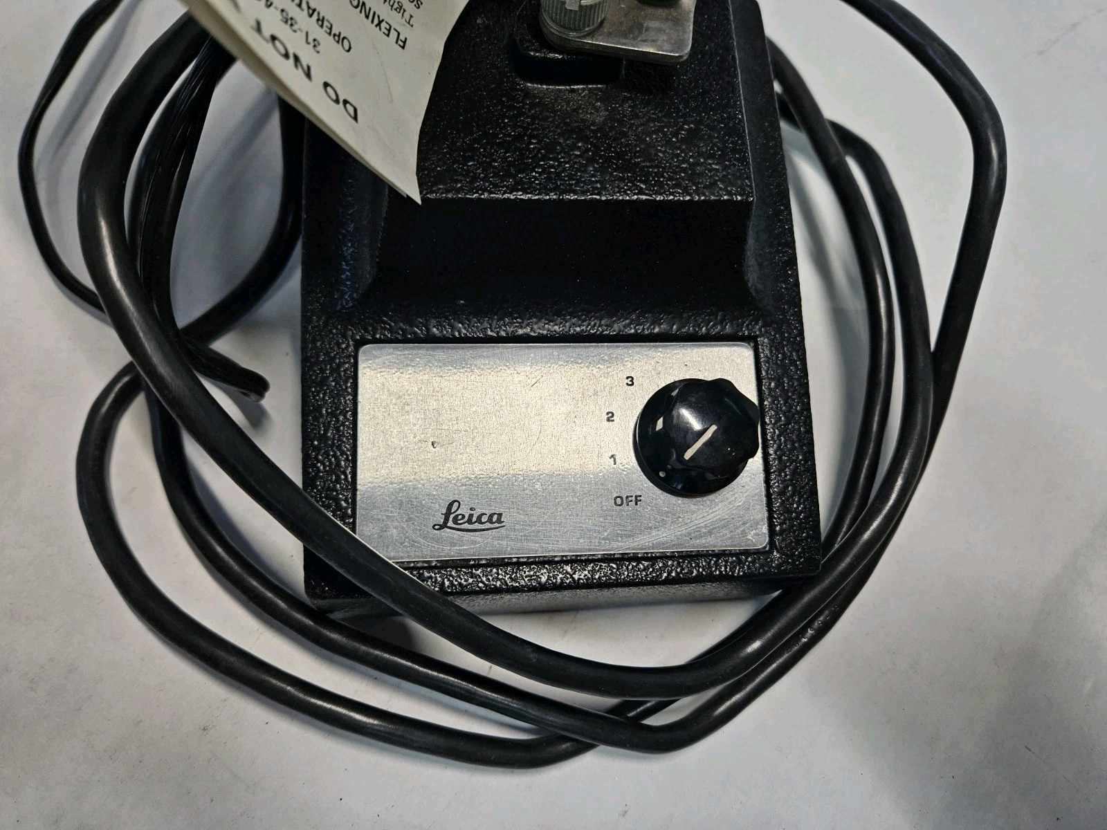 Leica Microscope Illuminator Transformer 31-35-28 with black and white plate