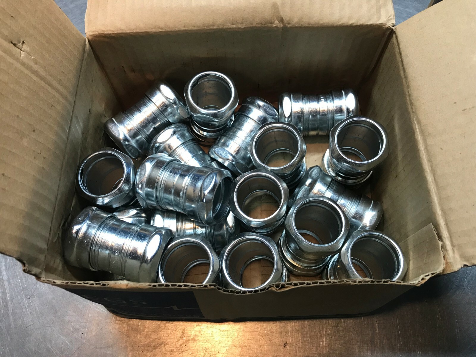 EGS 6100S EMT Steel Compression Type 1" COUPLING  Box of 20