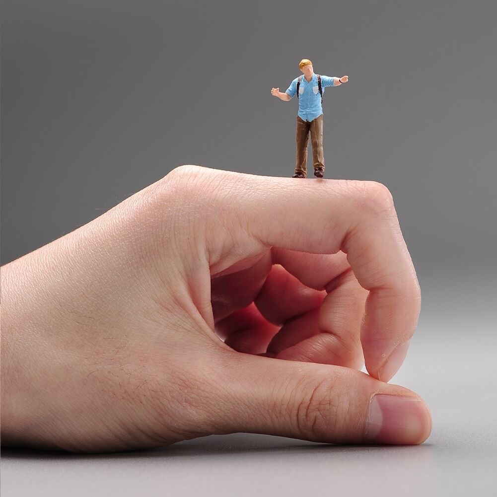 1:64 Painted Unpainted Figure Model Miniature Resin Diorama Sand Traveling Man