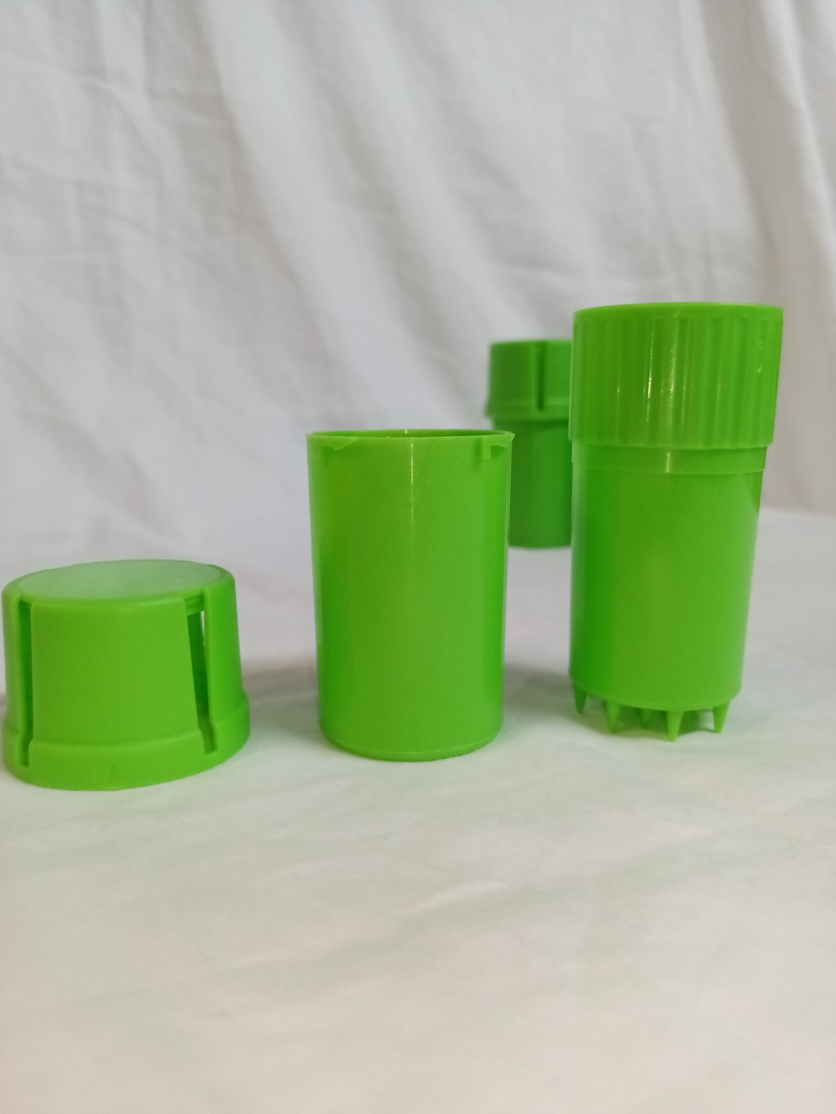 New MedTainer Lime/ Light Green Child Resistant Smell Proof Storage & Grinder