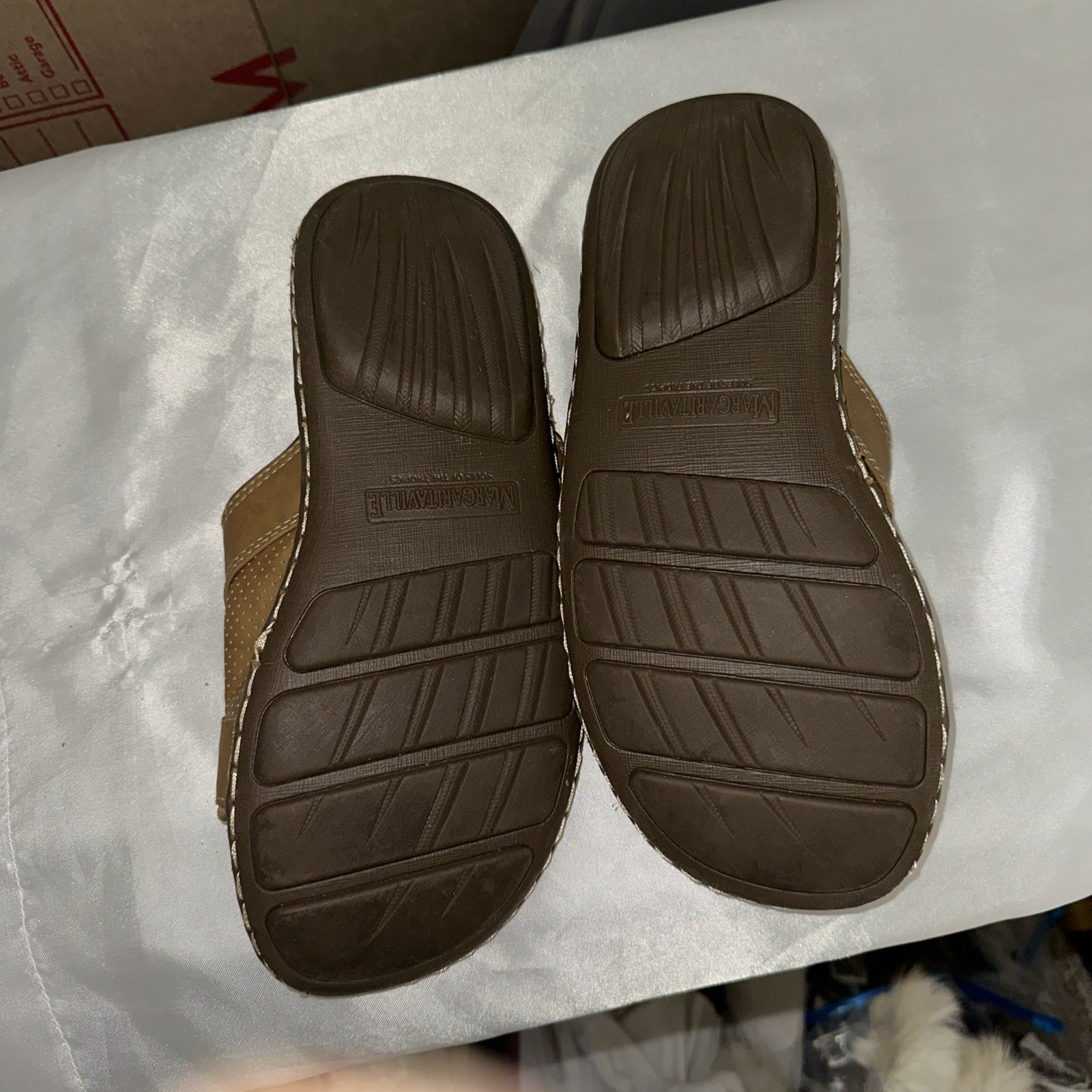 Margaritaville Soles of the Tropics Men's size 9 Slides Sandals