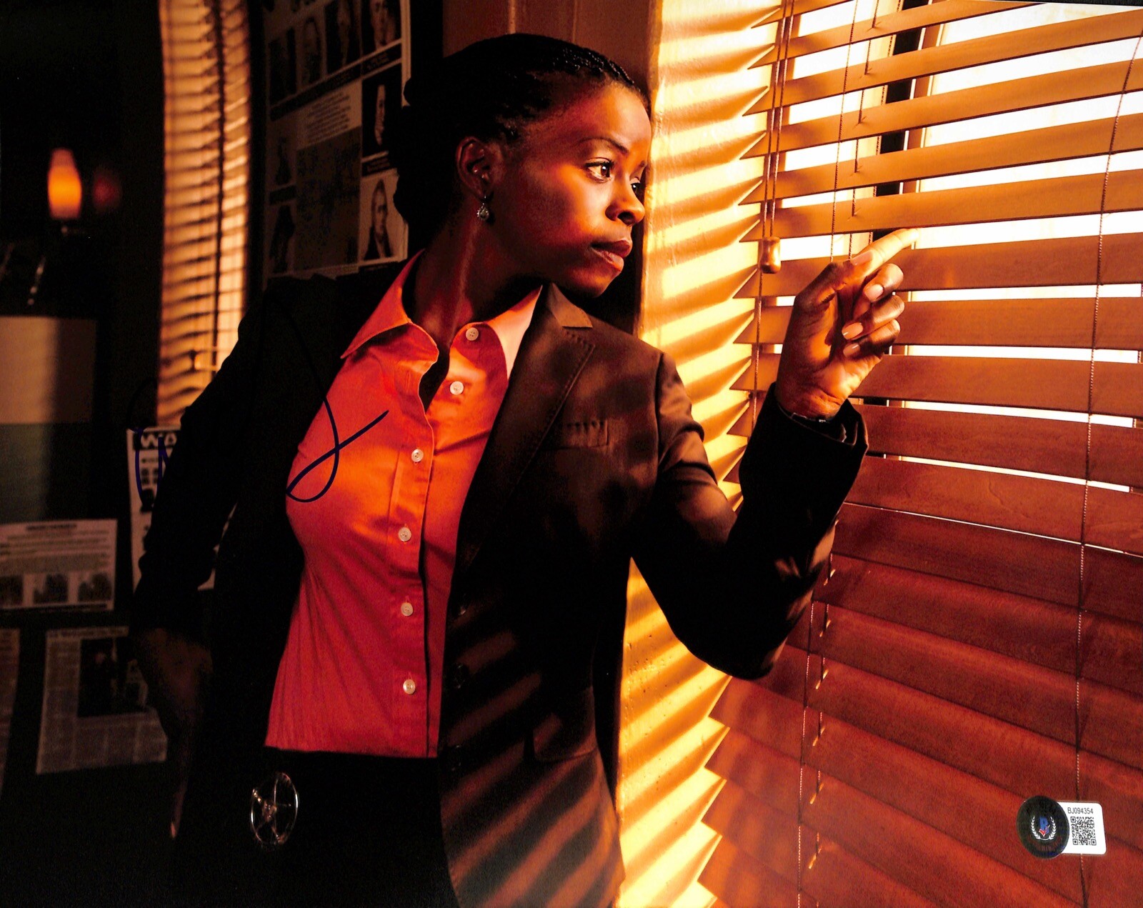 Erica Tazel "U.S. Marshal Rachel Brooks” Justified 11x14 Photograph BECKETT