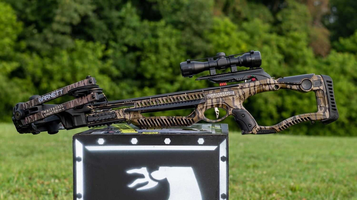 Barnett Whitetail Hunter STR crossbow with cranking device and 5 Bolts