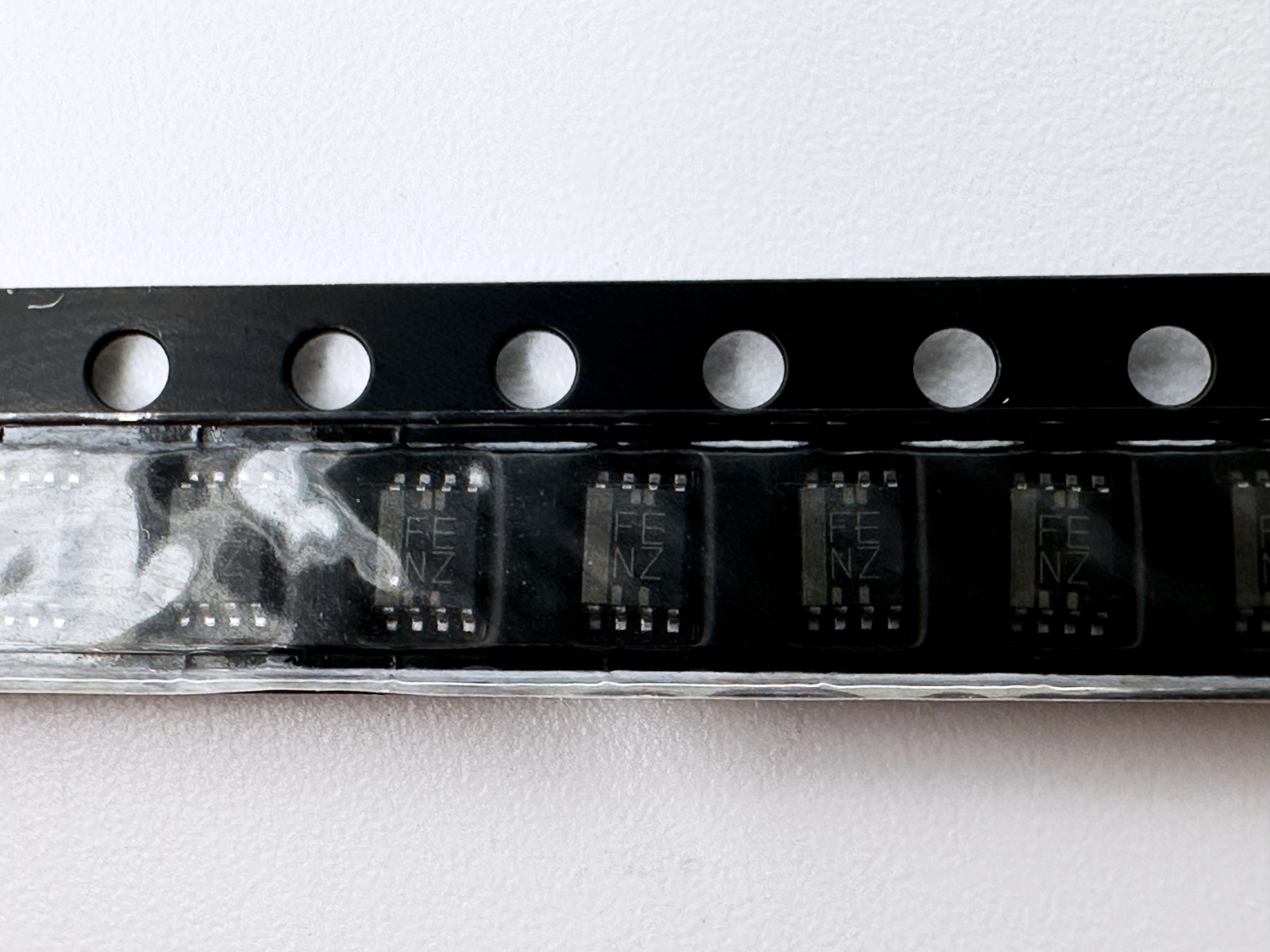 10PCS TXS0102DCUR FENZ TI 2-Bit Bidirectional Voltage Level Translator VSSOP-8