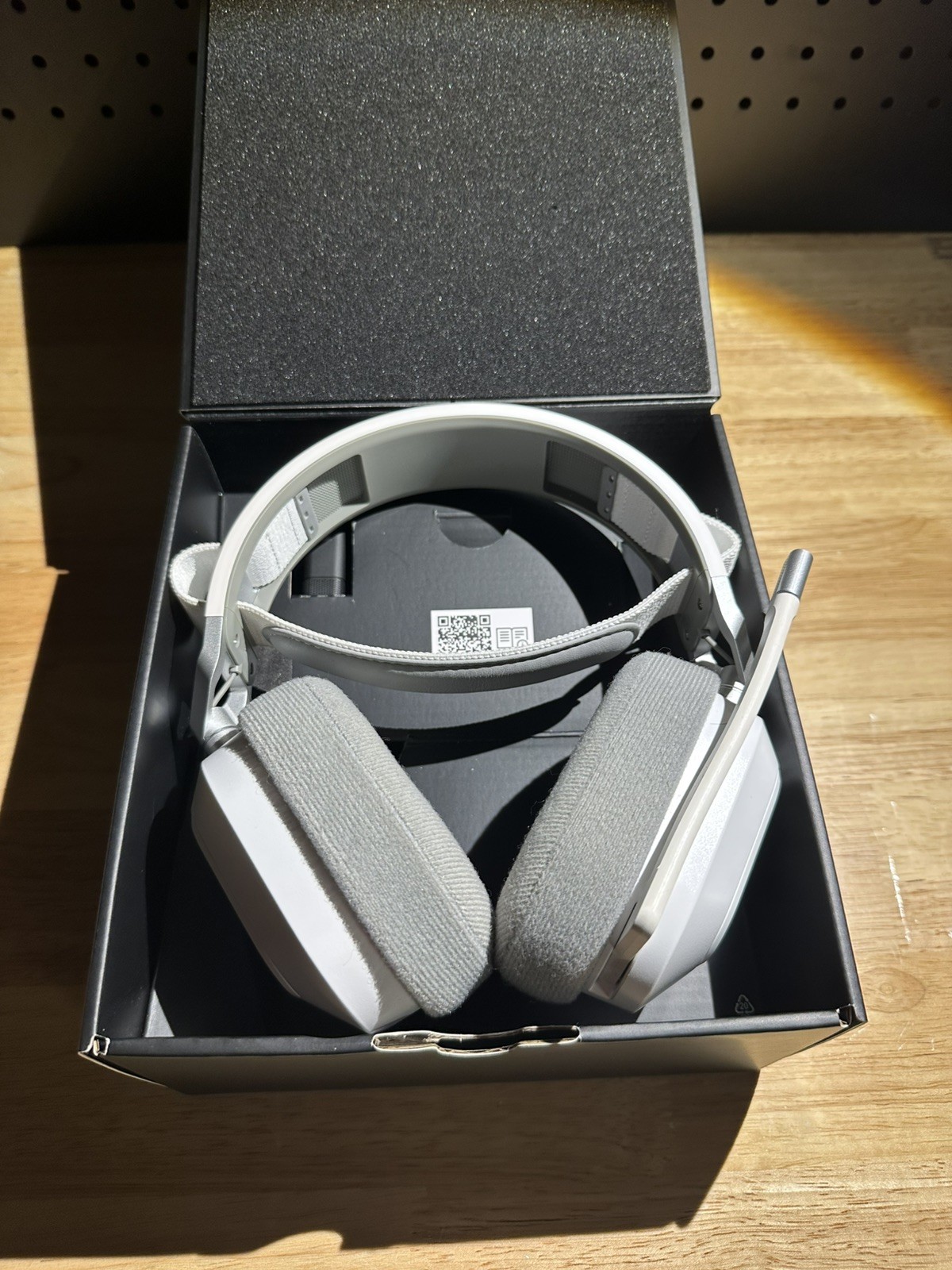 CORSAIR HS80 MAX WIRELESS MULTIPLATFORM GAMING HEADSET BLUETOOTH - WHITE