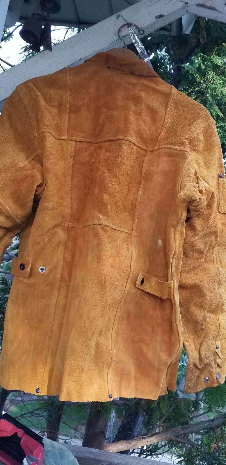SUEDE WELDING JACKET AND JACKSON SAFETY GOGGLES SIZE MEDIUM