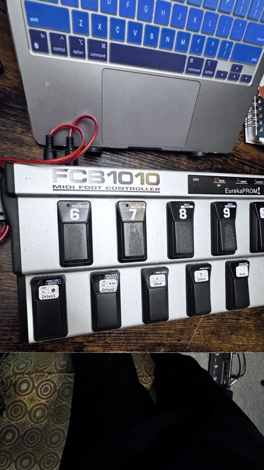 Behringer FCB1010 MIDI Foot Controller, 10 Keys, 2 Pedal Inputs, Display