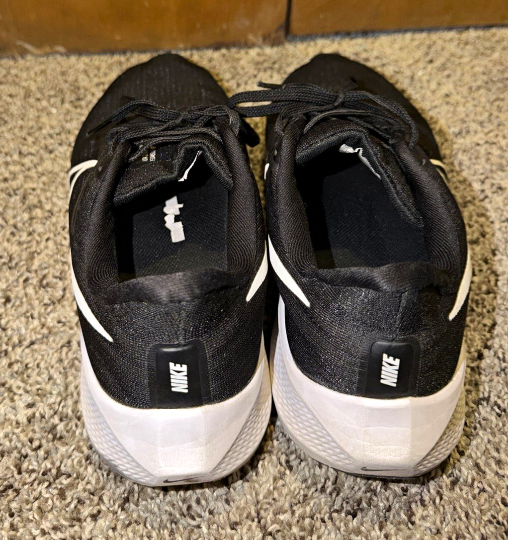 Nike DD1640-001 Black/White Low Top Lace-Up Running Sneakers 2021