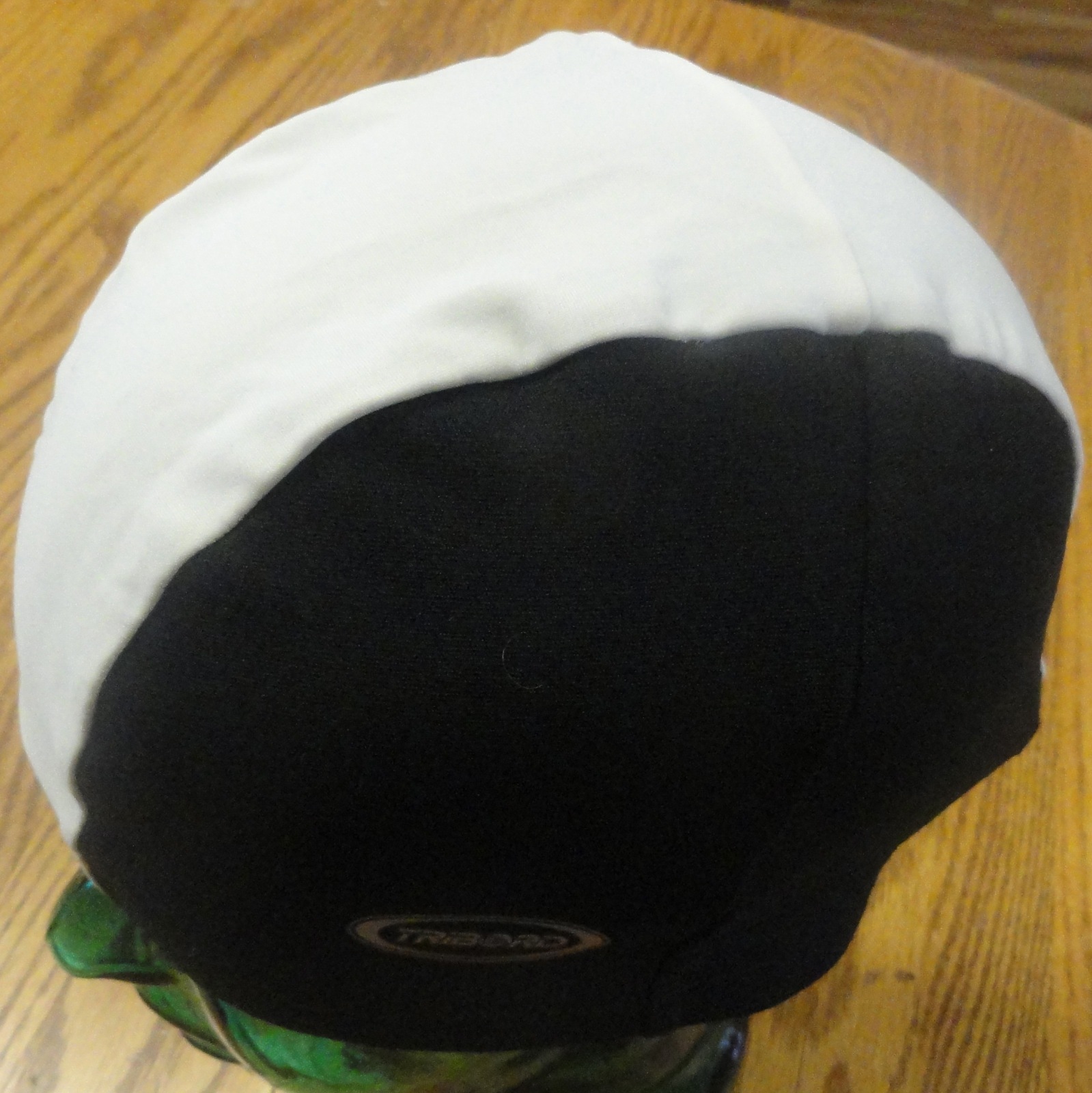 TRIBORD DECATHLON CREATIONS ATHLETIC BEANIE HAT BLACK/WHITE ADULT OSFM VGC 14