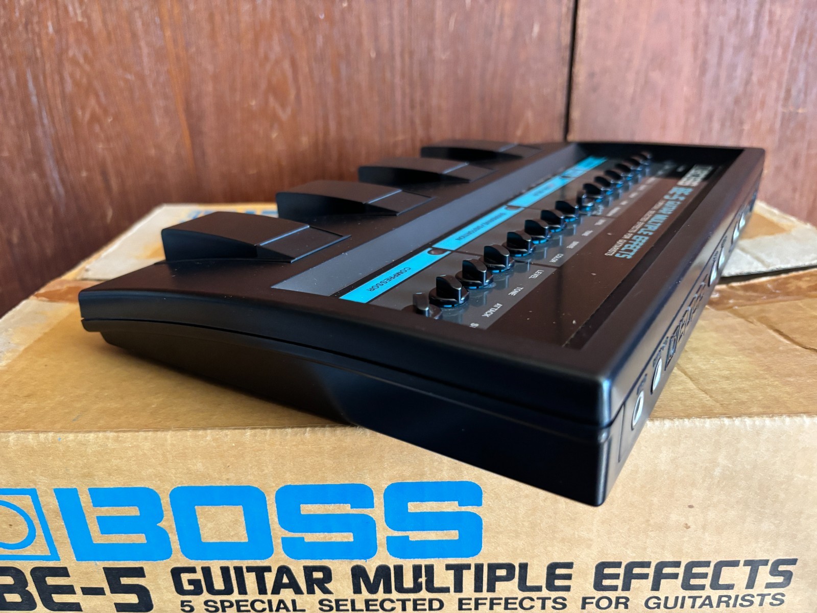 BOSS BE-5 GUITAR MULTIPLE EFFECTS w/ box