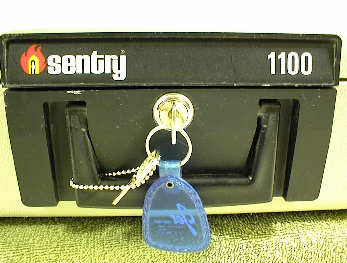 SENTRY 1100 SAFE LOCK BOX 2 KEYS HOME SECURITY FIRE RESISTANT