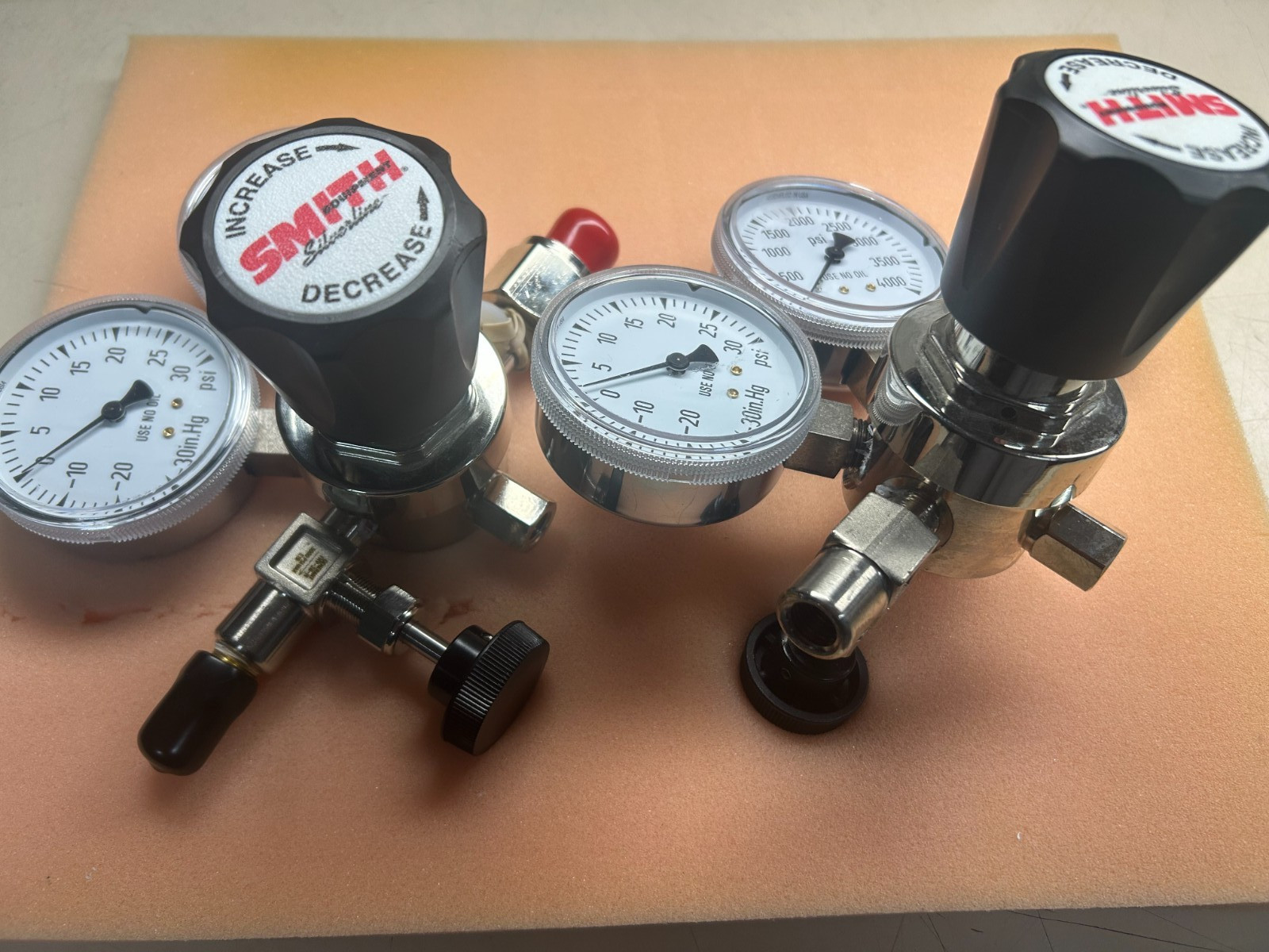 Lot of 2 - Smith Silverline 210 Regulator Max 3500 PSI Dual Guages