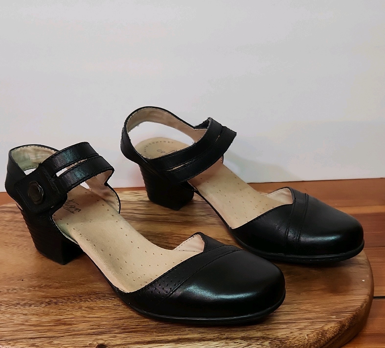 Clarks Ultra Comfort Black Leather Round Toe Strappy Wedge Heels Women's 7 37.5