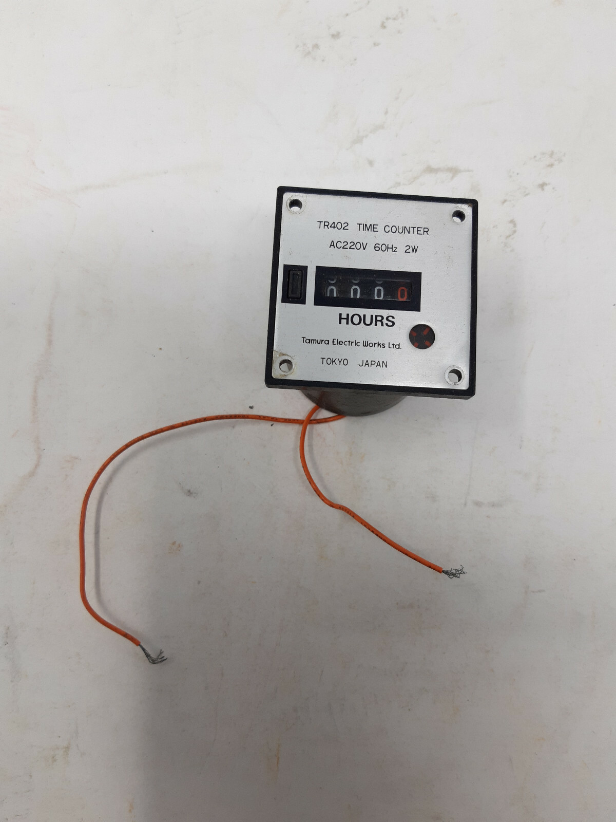 TAMURA ELECTRIC WORKS 220VAC 60HZ HOUR TIME COUNTER TR402 2 x 2IN - NOS