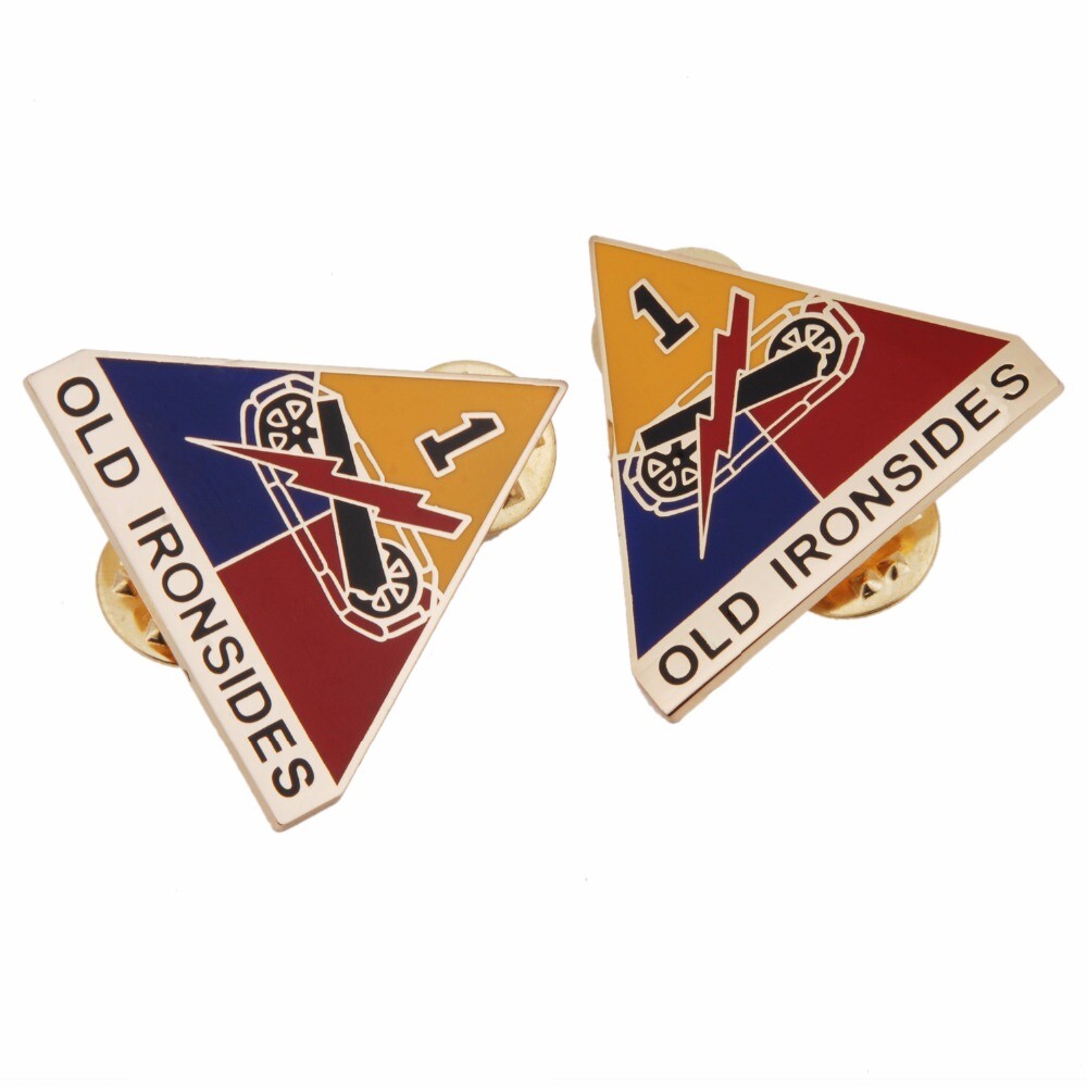 PAIR OF US ARMY 1ST ARMORED DIVISION OLD IRONSIDES METAL BADGE PIN -chho981