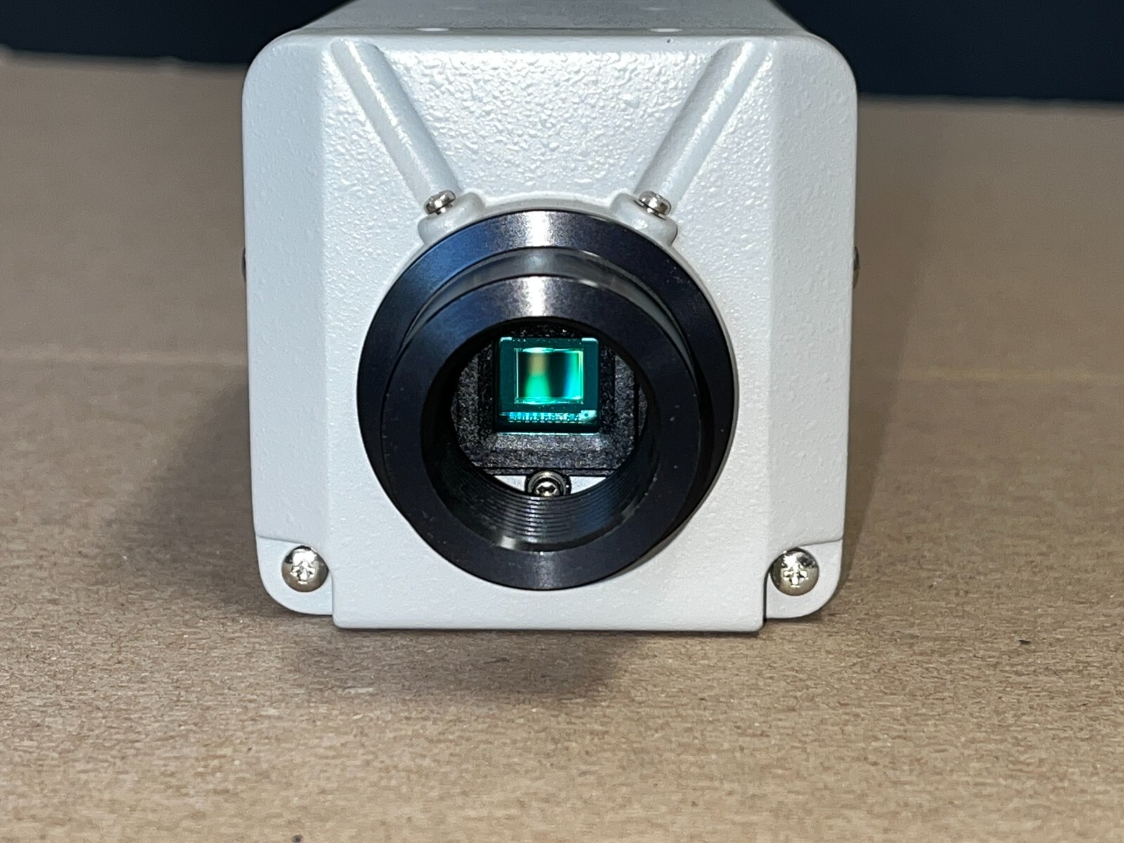 Hitachi KP-D590P CCD Color Video Camera
