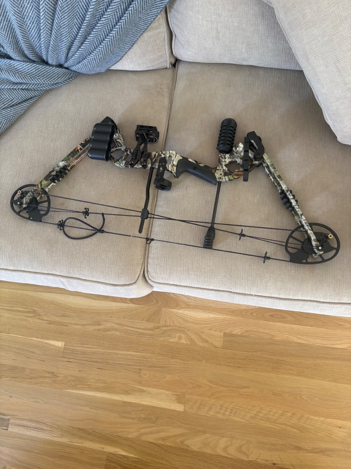 CREATIVE XP COMPOUND HUNTING BOW RIGHT HANDSD
