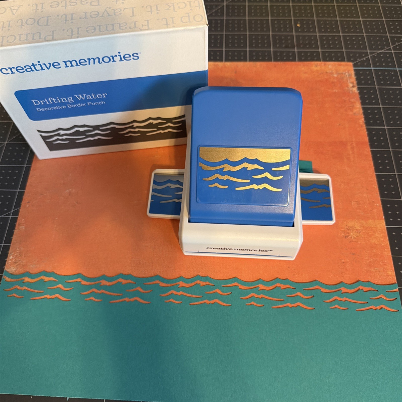 Creative Memories DRIFTING WATER Decorative Border Punch -New In Box!