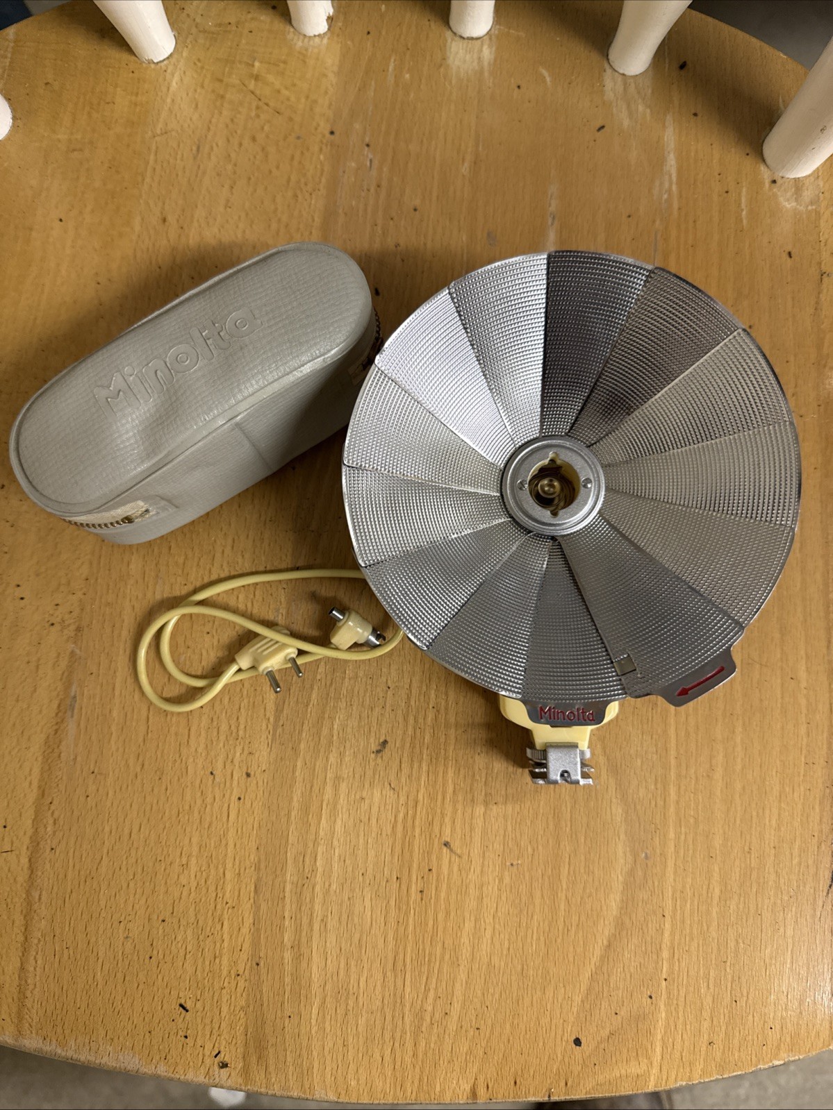 Vintage Minolta Fan Style Flash Gun with Case Cable Battery And Capacitor