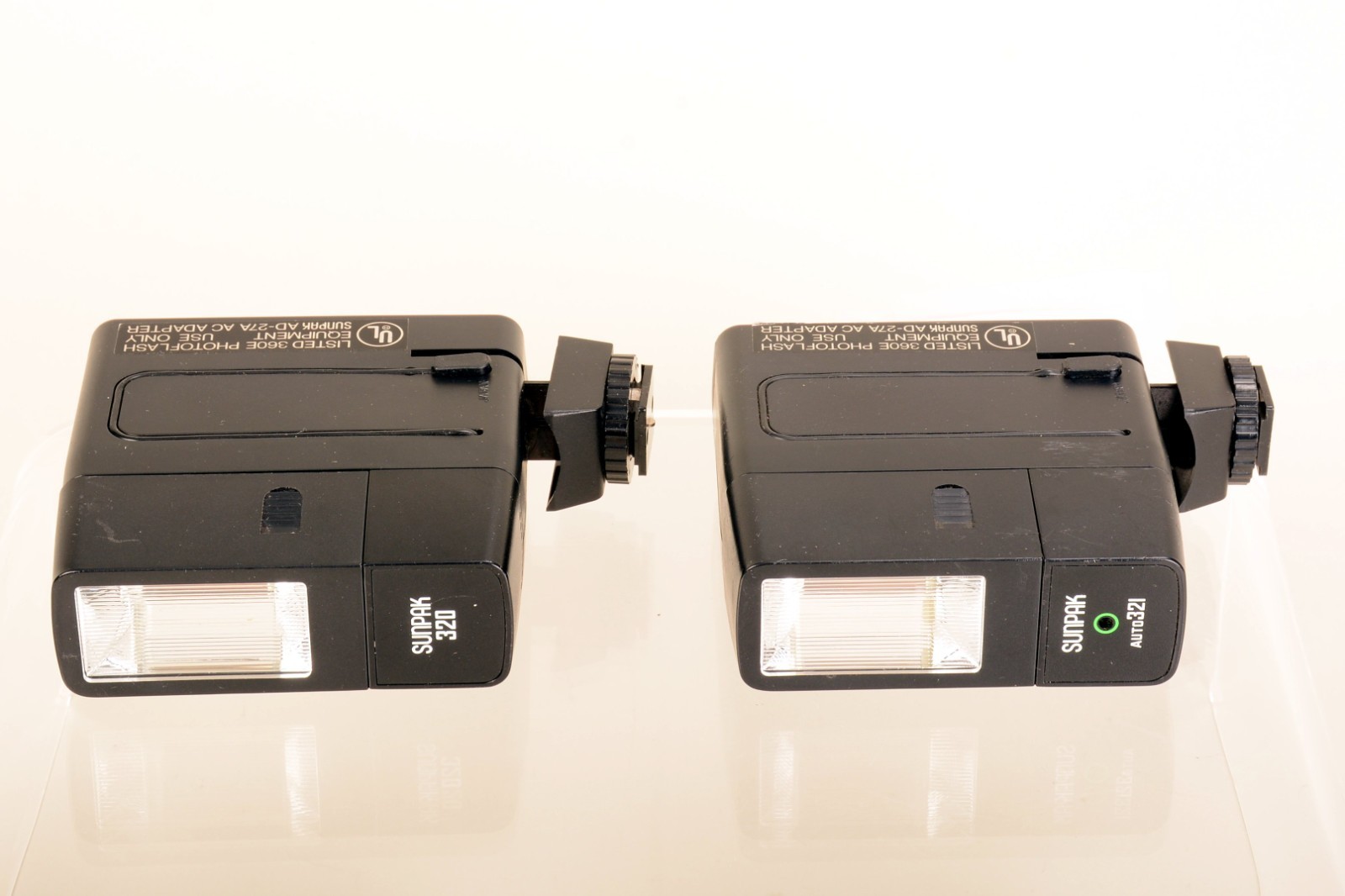 Lot:  Old school Sunpak Auto 320 + 321 Flashes.  Tested Good.   559-680