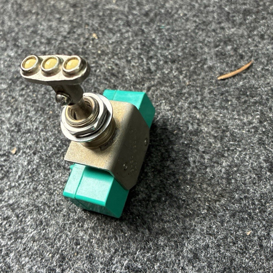 A3-50, BACS30AN1 - Boeing 747/757/767 Aircraft Landing Light Toggle Switch.