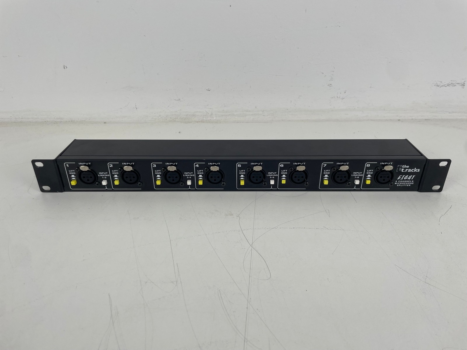 The T.Racks - Eight - Microphone Splitter