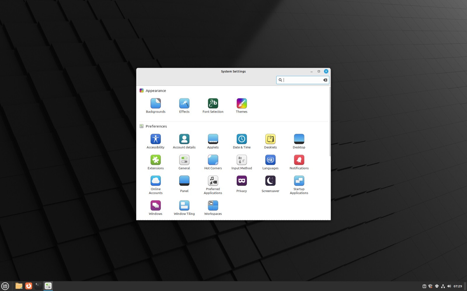 Linux Mint 22.1 Xia XFCE Bootable USB Flash Drive – Durable, Efficient, Ready